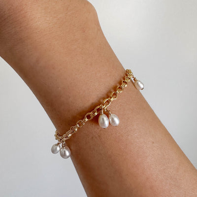 Gold chain bracelet