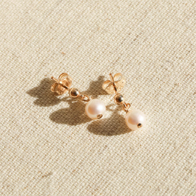 Pearl studs